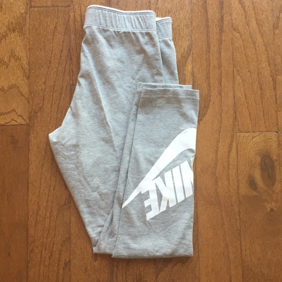 Nike Pants - Nike club future cropped leggings